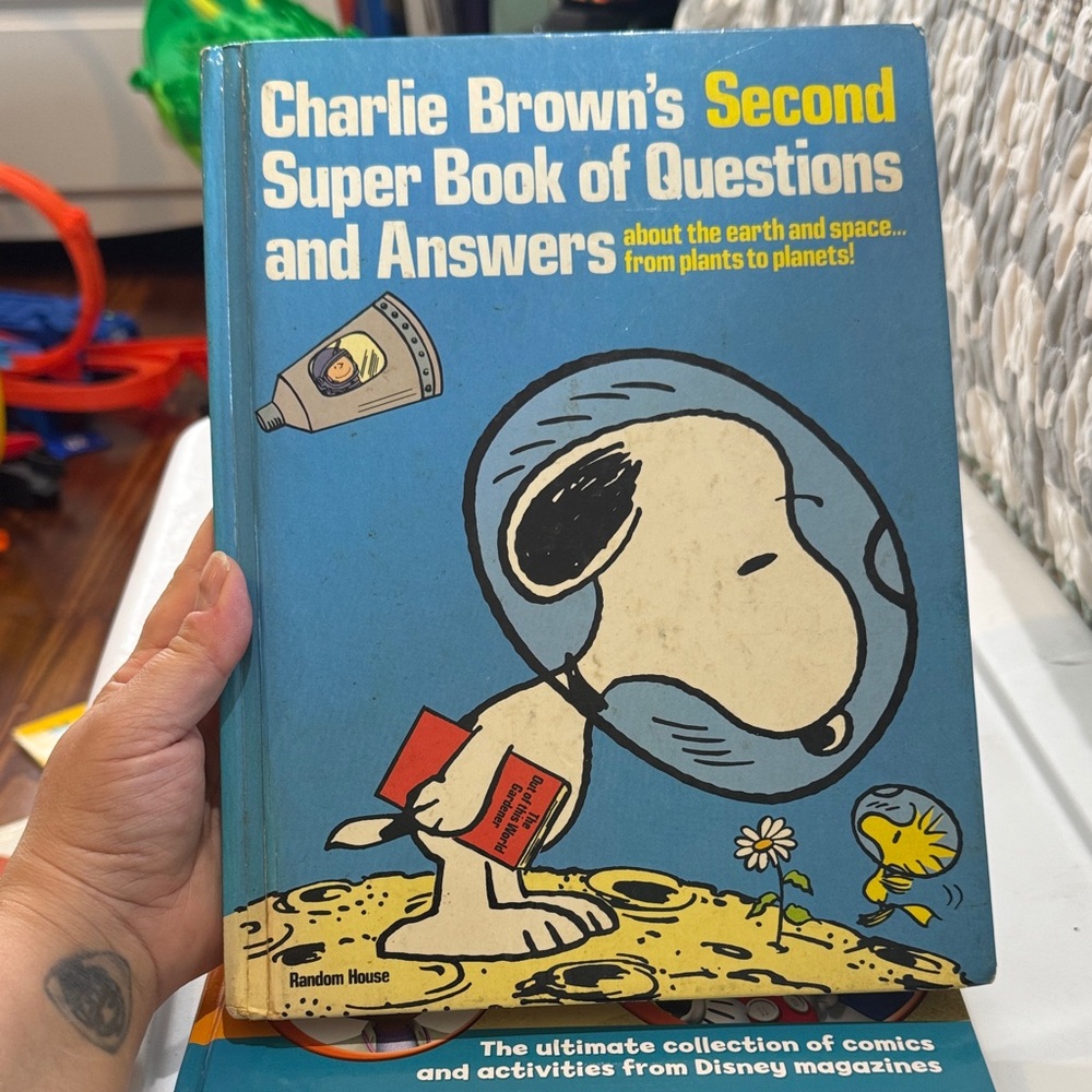 Charlie Brown's Second Super Book Of Questions & Answers  Earth & Space 1977